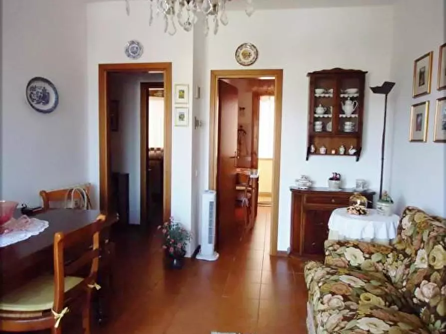 Immagine 2 di Appartamento in vendita  a Viareggio