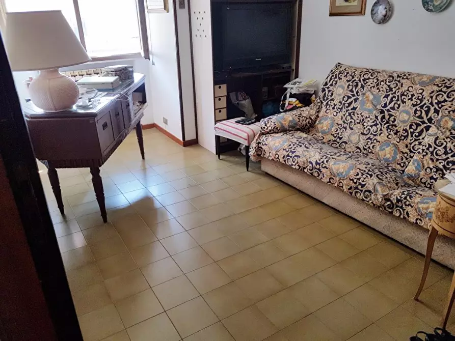 Immagine 2 di Mansarda in vendita  a Massa