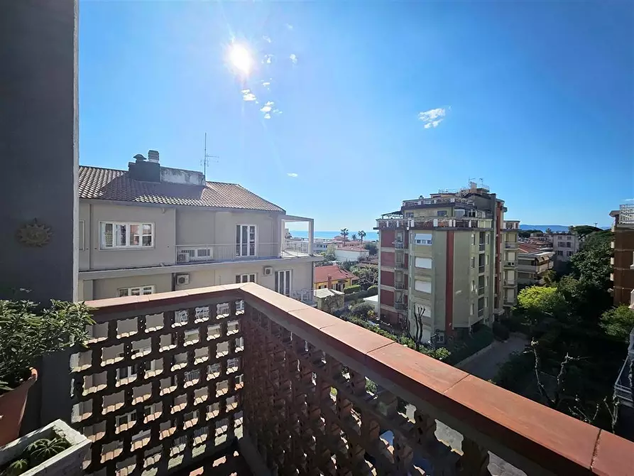 Immagine 38 di Mansarda in vendita  a Massa