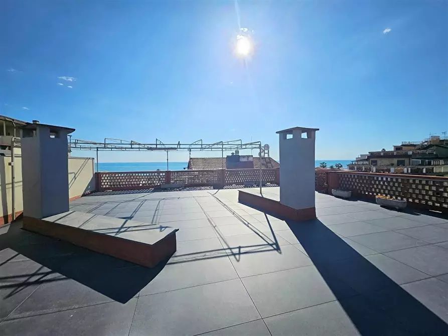 Immagine 14 di Mansarda in vendita  a Massa