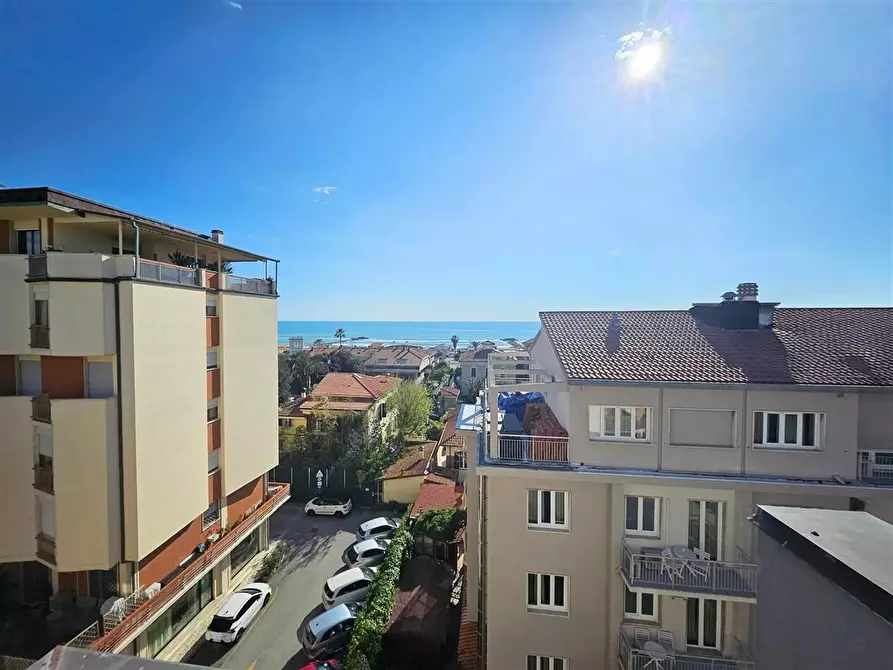 Immagine 39 di Mansarda in vendita  a Massa