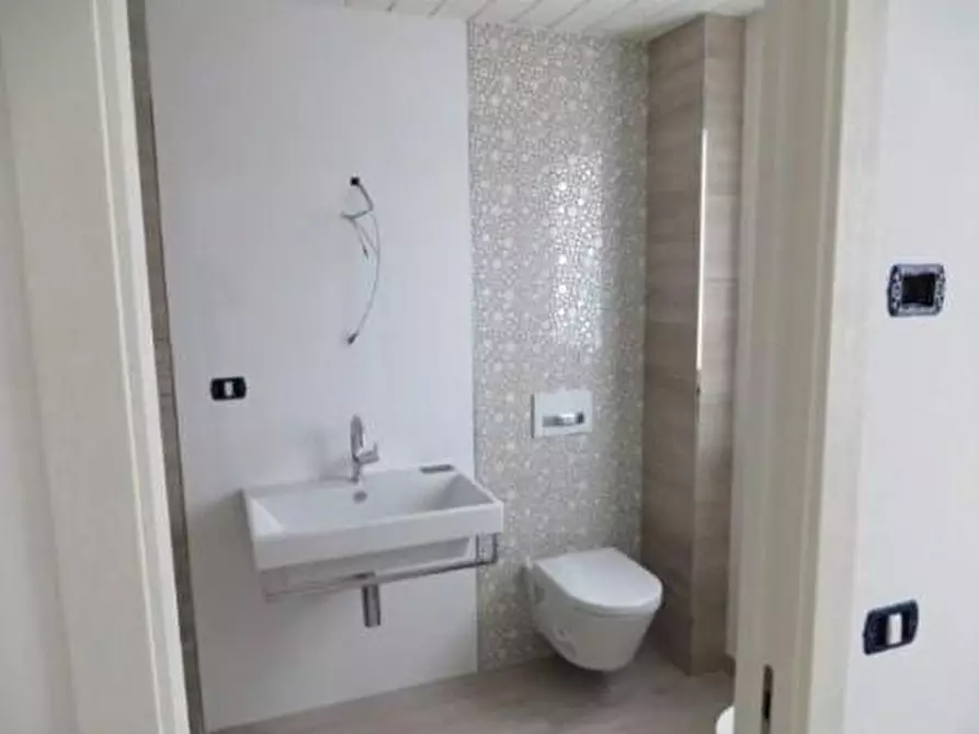 Immagine 39 di Villa in vendita  a Montignoso