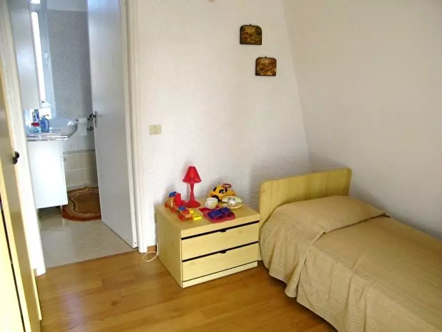 Immagine 20 di Villetta a schiera in vendita  a Montignoso