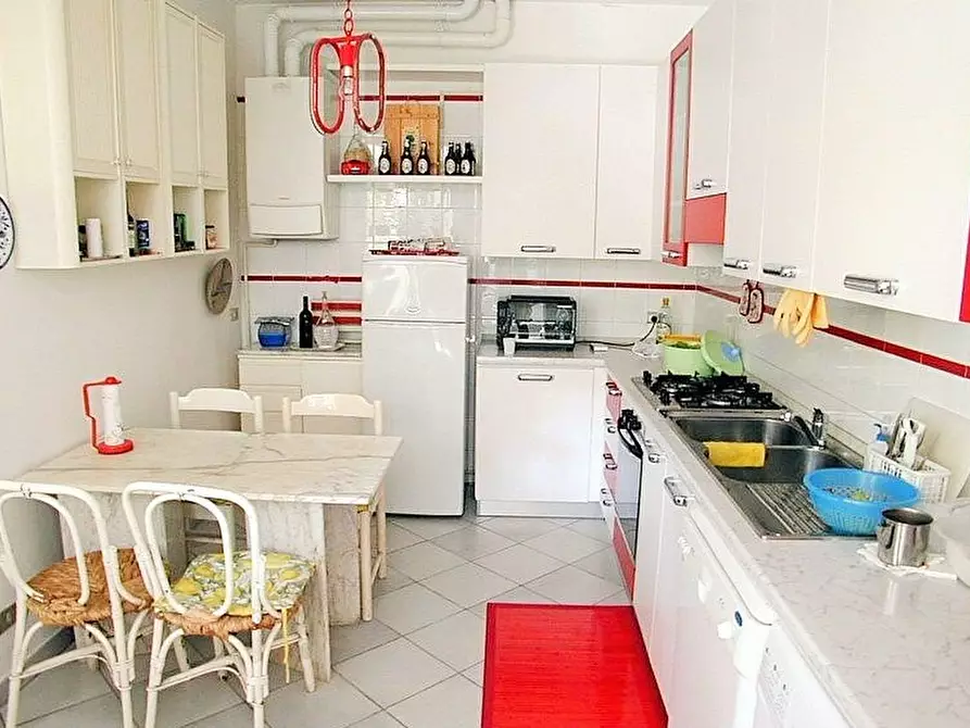 Immagine 11 di Villetta a schiera in vendita  a Montignoso