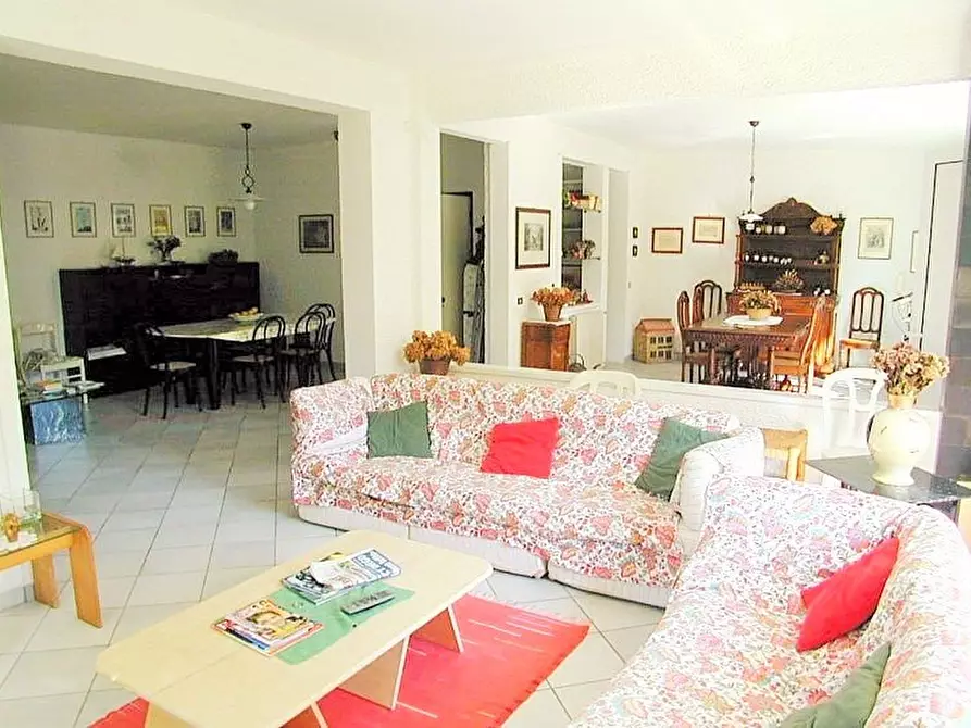 Immagine 8 di Villetta a schiera in vendita  a Montignoso