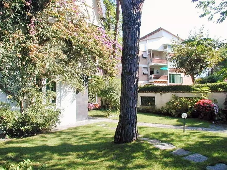 Immagine 5 di Villetta a schiera in vendita  a Montignoso