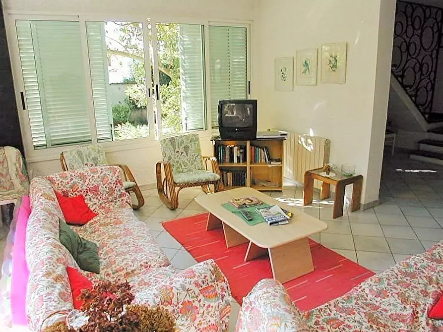 Immagine 10 di Villetta a schiera in vendita  a Montignoso