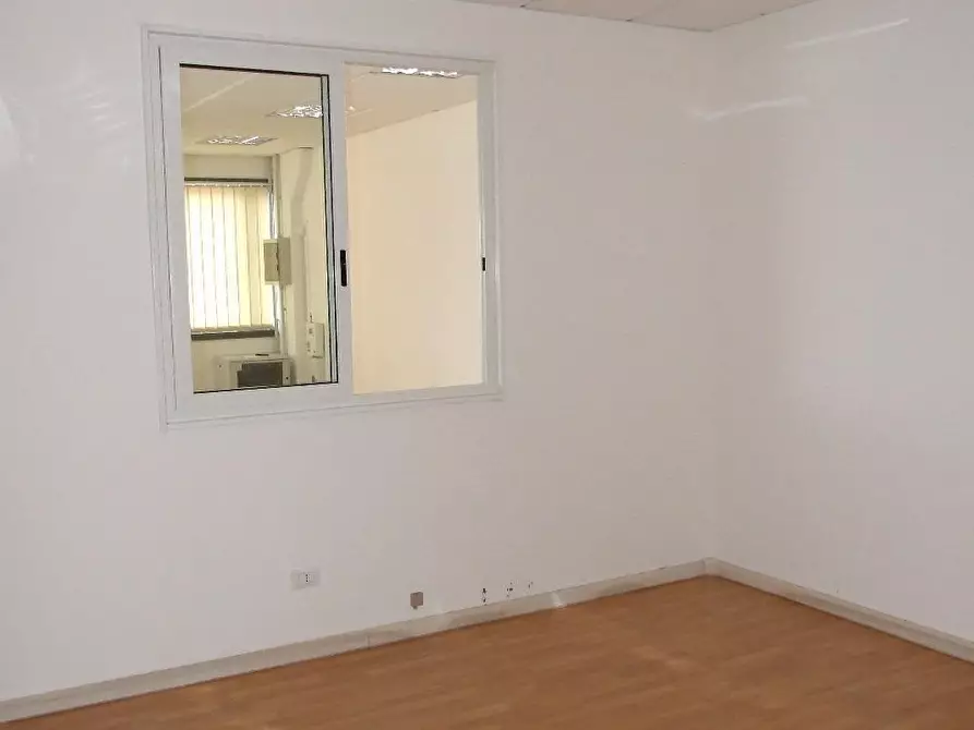 Immagine 10 di Locale commerciale in vendita  a Pisa