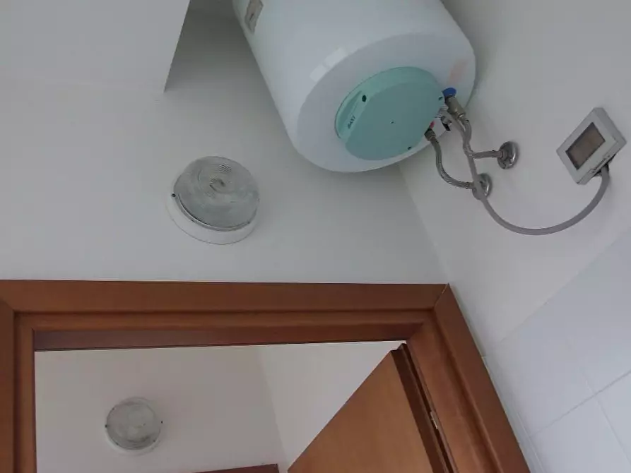 Immagine 9 di Locale commerciale in vendita  a Pisa