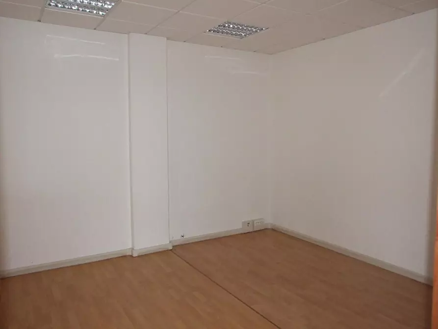 Immagine 11 di Locale commerciale in vendita  a Pisa