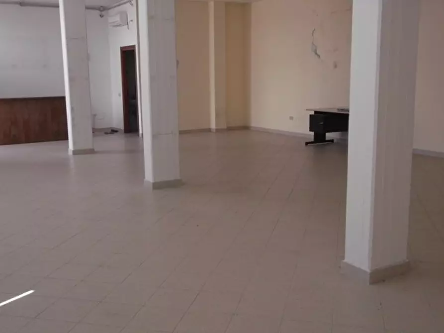 Immagine 7 di Locale commerciale in affitto  a Cascina
