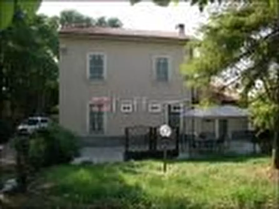 Immagine 3 di Villa in vendita  a Cascina