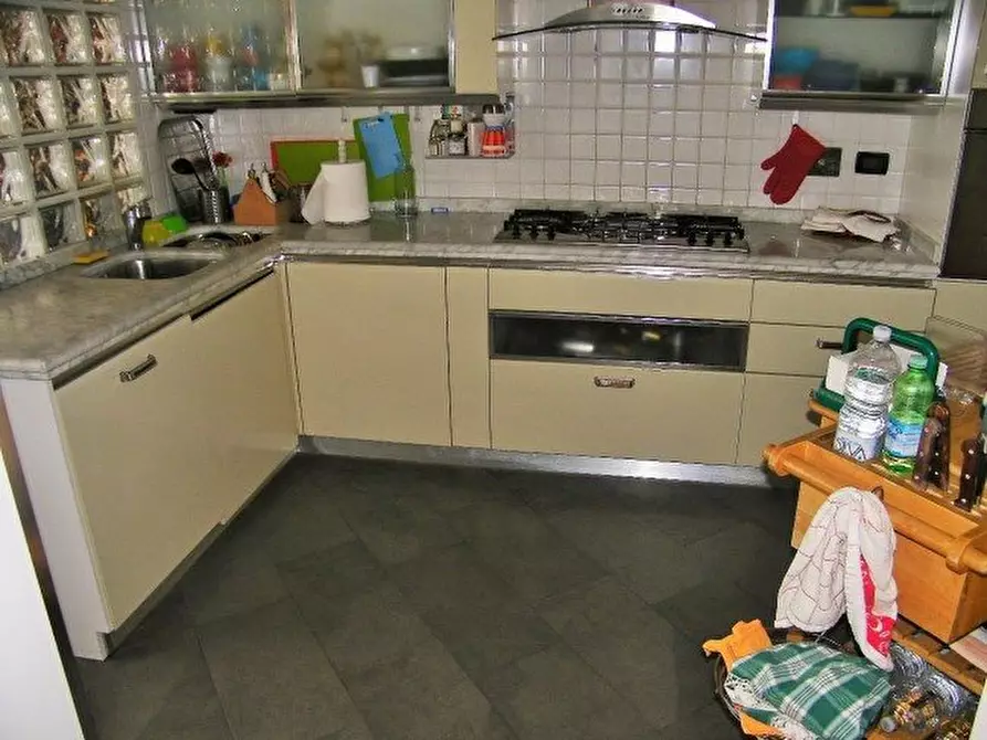 Immagine 4 di Appartamento in vendita  a Massa