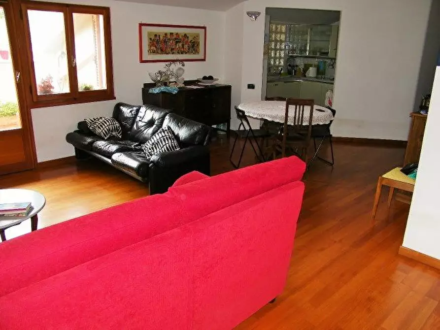 Immagine 3 di Appartamento in vendita  a Massa