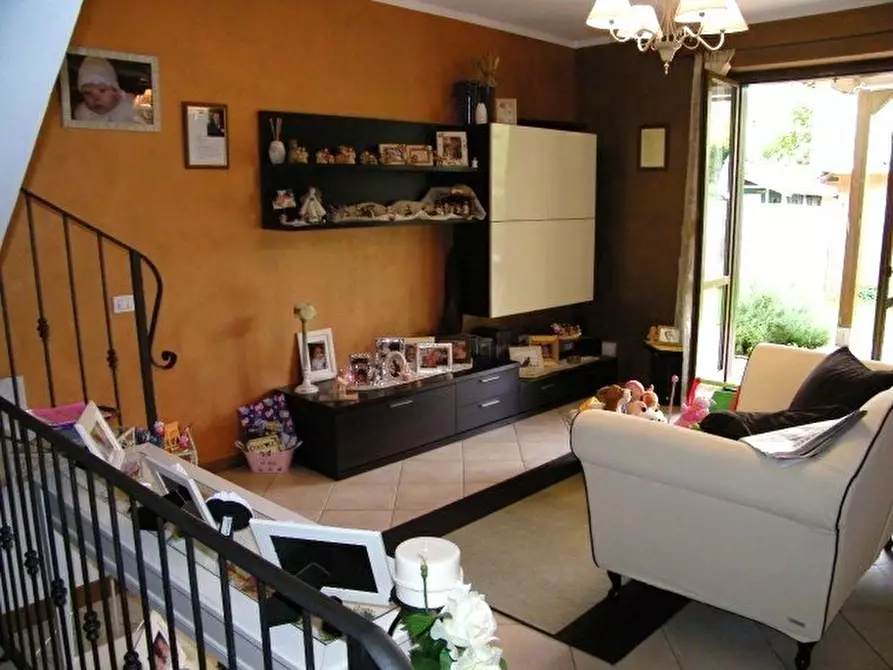 Immagine 2 di Villetta a schiera in vendita  a Massa