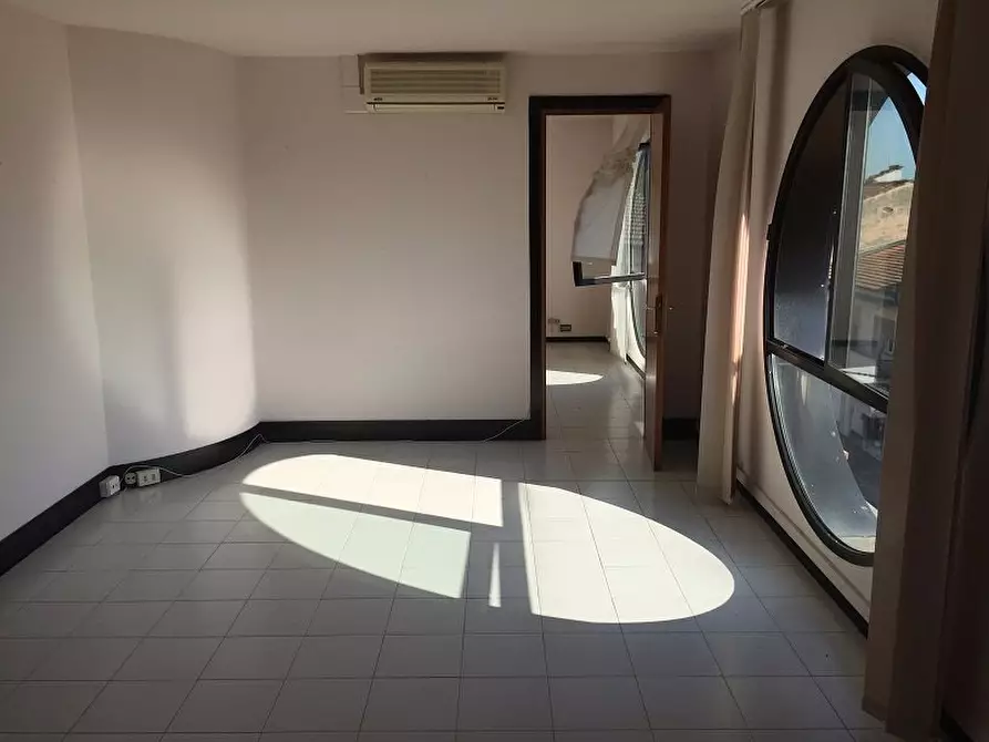 Immagine 6 di Ufficio in affitto  a Ponsacco