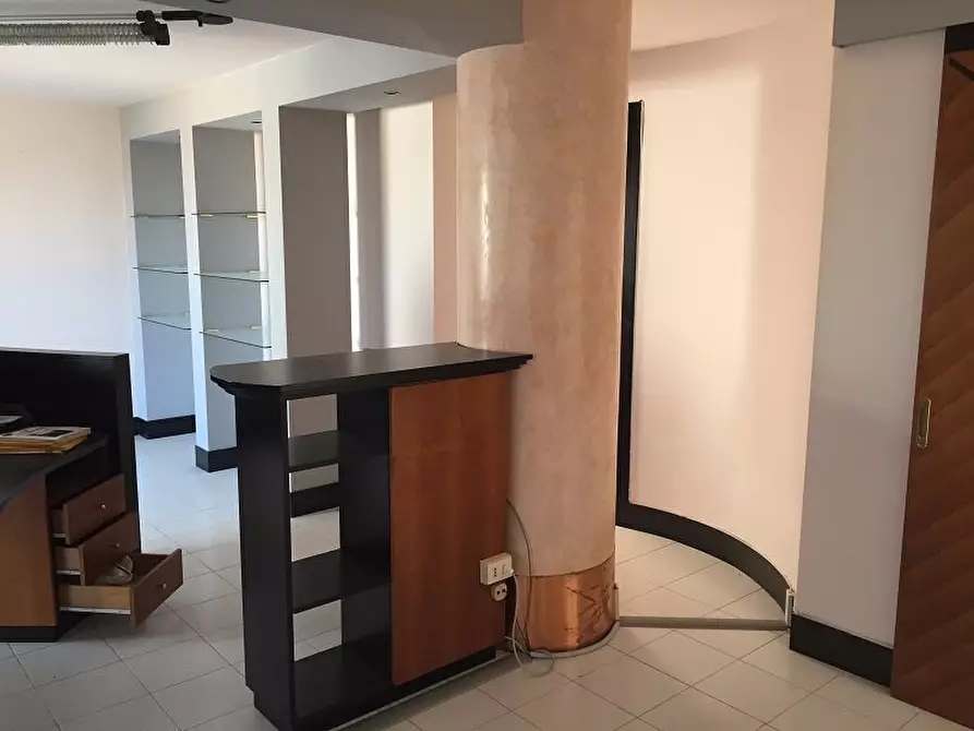 Immagine 4 di Ufficio in affitto  a Ponsacco