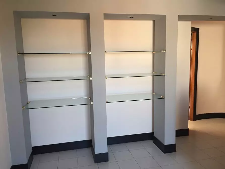 Immagine 2 di Ufficio in affitto  a Ponsacco