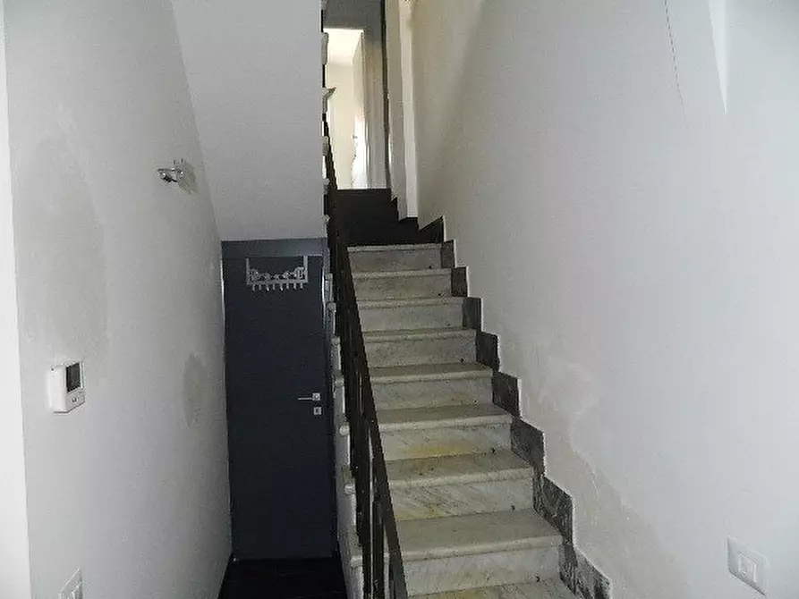 Immagine 12 di Casa semindipendente in vendita  a Carrara