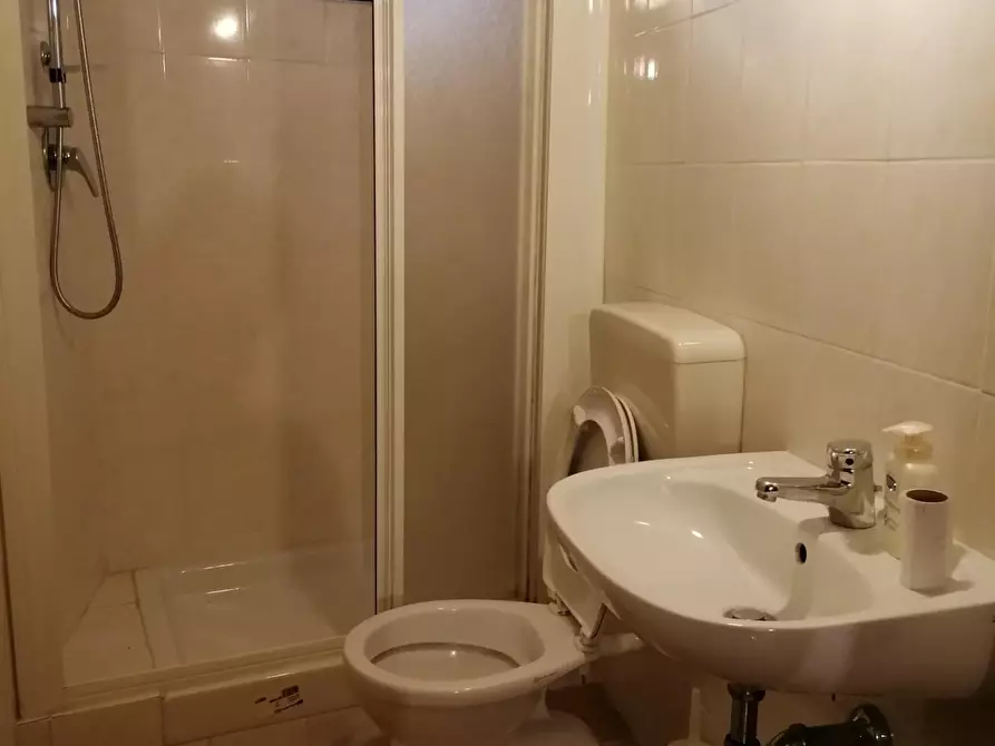 Immagine 9 di Appartamento in vendita  a Carrara