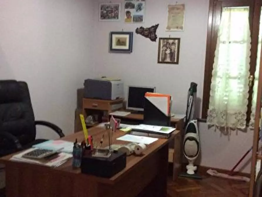 Immagine 27 di Casa colonica in vendita  a Cascina