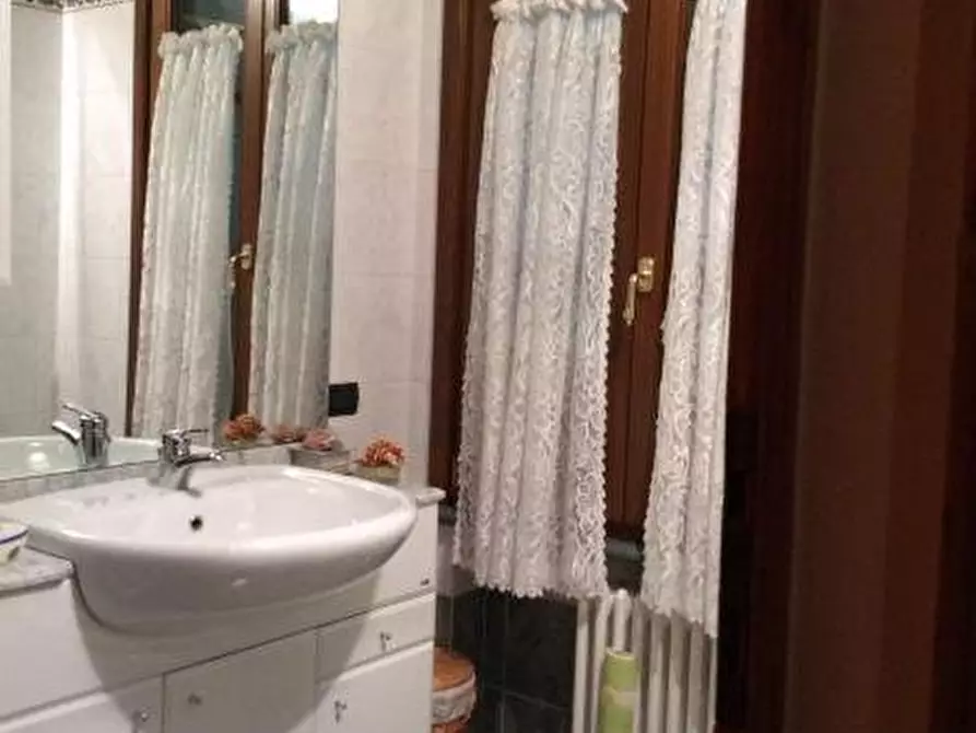 Immagine 30 di Casa colonica in vendita  a Cascina