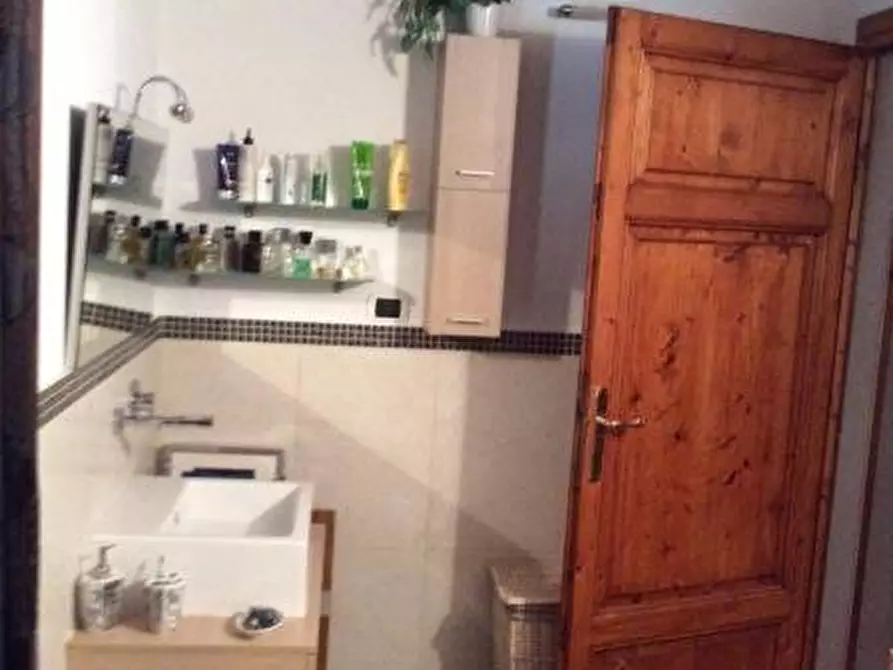 Immagine 33 di Casa colonica in vendita  a Cascina