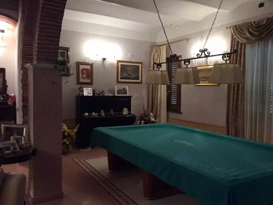 Immagine 1 di Casa colonica in vendita  a Cascina