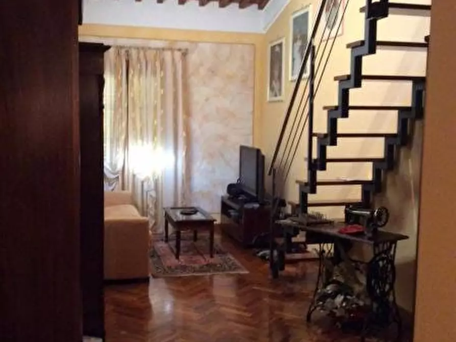 Immagine 21 di Casa colonica in vendita  a Cascina