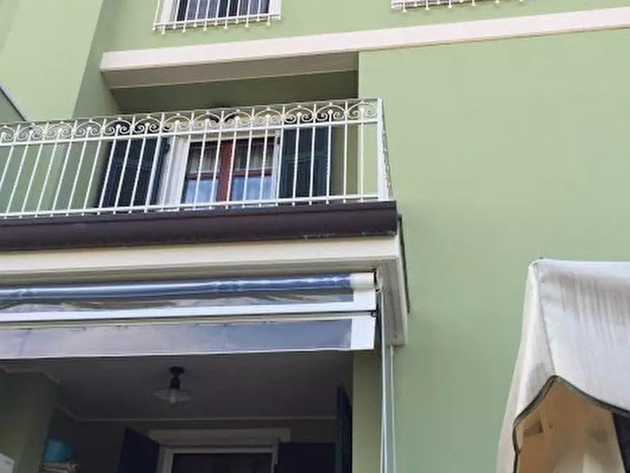 Immagine 1 di Casa bifamiliare in vendita  a Carrara