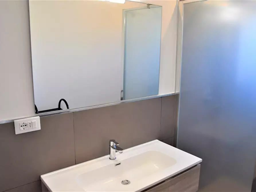 Immagine 16 di Appartamento in affitto  a Massa