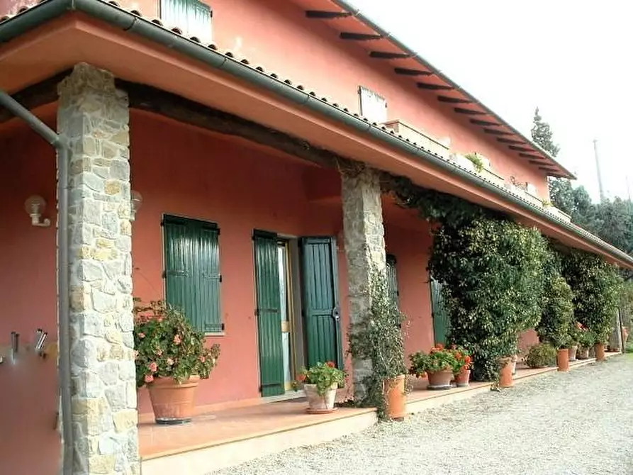 Immagine 1 di Casa colonica in vendita  a Vinci