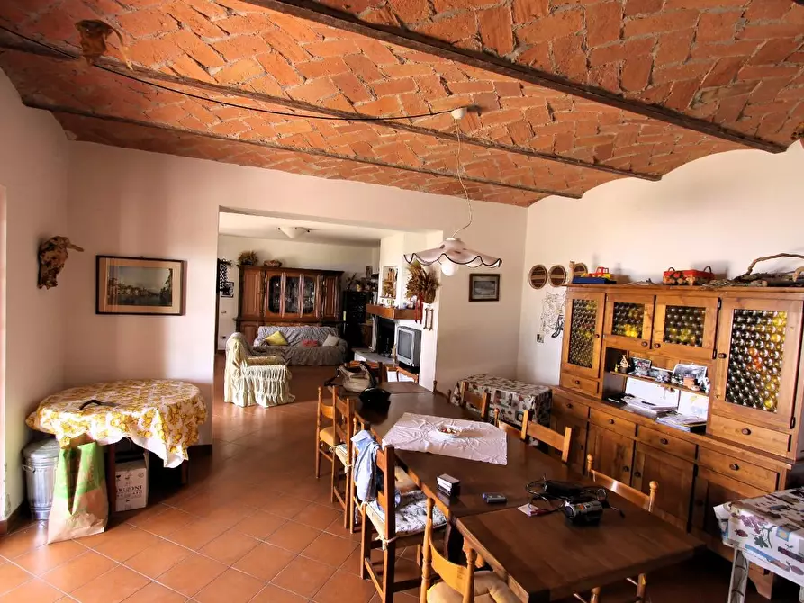 Immagine 2 di Casa colonica in vendita  a Vinci