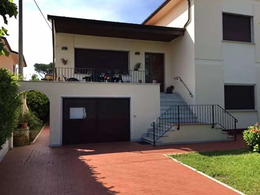 Immagine 44 di Casa bifamiliare in vendita  a Montignoso