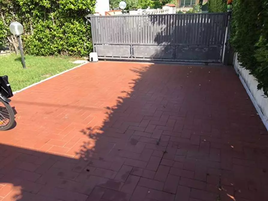 Immagine 5 di Casa bifamiliare in vendita  a Montignoso