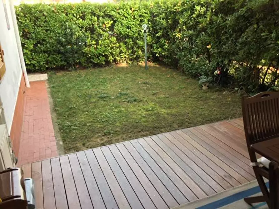 Immagine 11 di Appartamento in affitto  a Montignoso