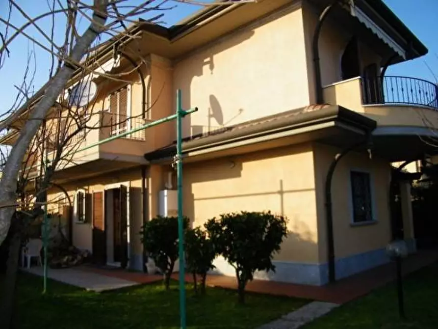 Immagine 20 di Villa in vendita  a Montignoso