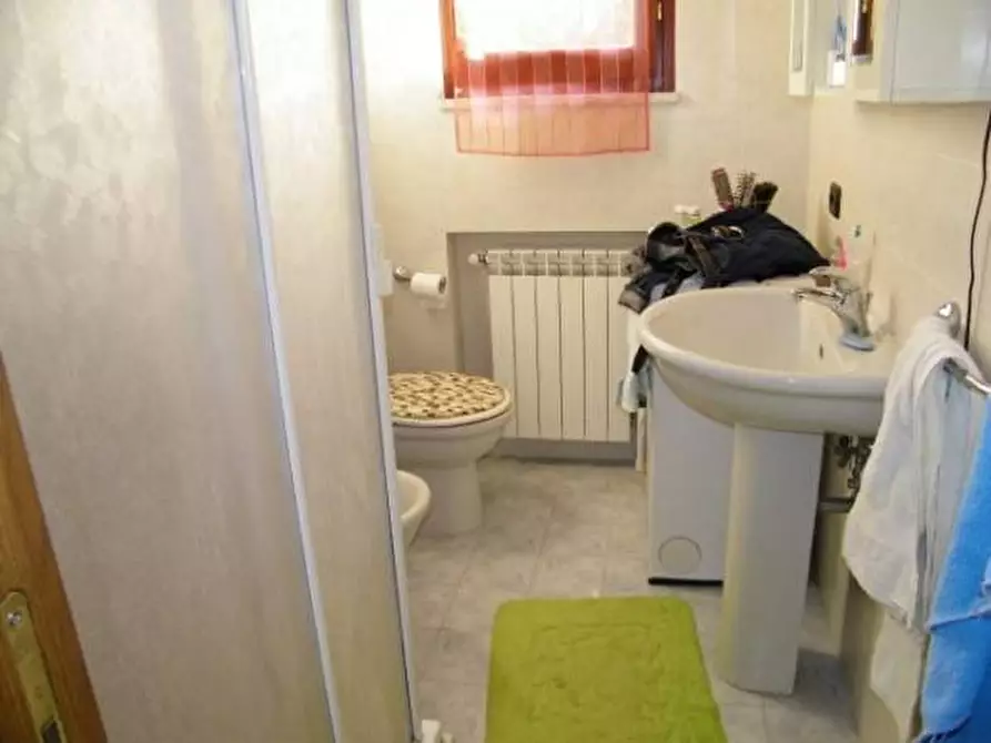 Immagine 8 di Villa in vendita  a Montignoso