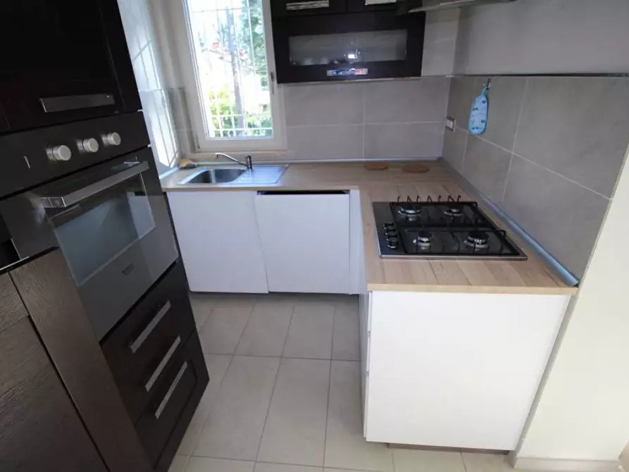 Immagine 18 di Appartamento in vendita  a Montignoso