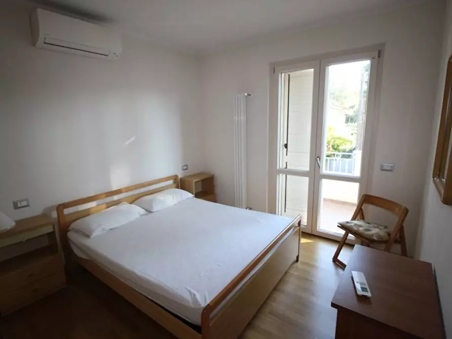 Immagine 19 di Appartamento in vendita  a Montignoso