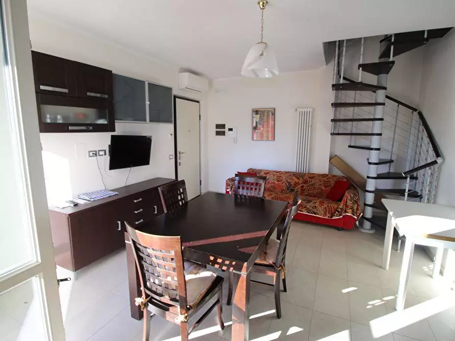 Immagine 3 di Appartamento in vendita  a Montignoso