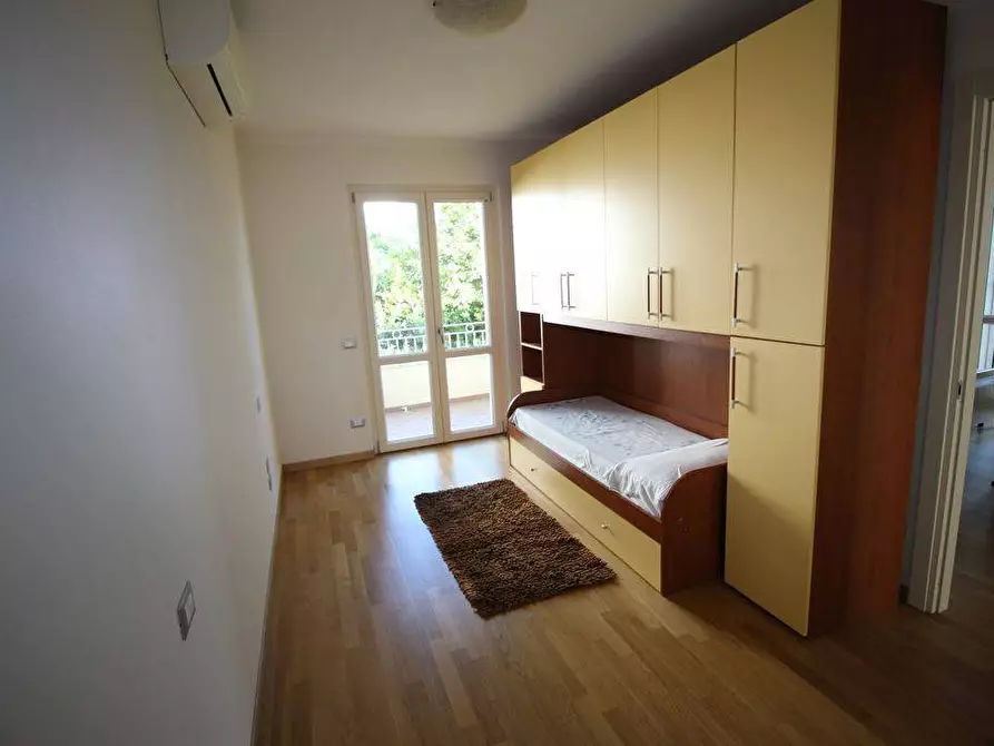 Immagine 8 di Appartamento in vendita  a Montignoso