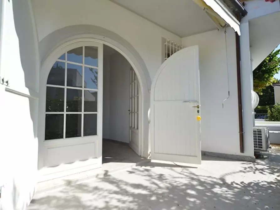 Immagine 21 di Villa in vendita  a Forte Dei Marmi