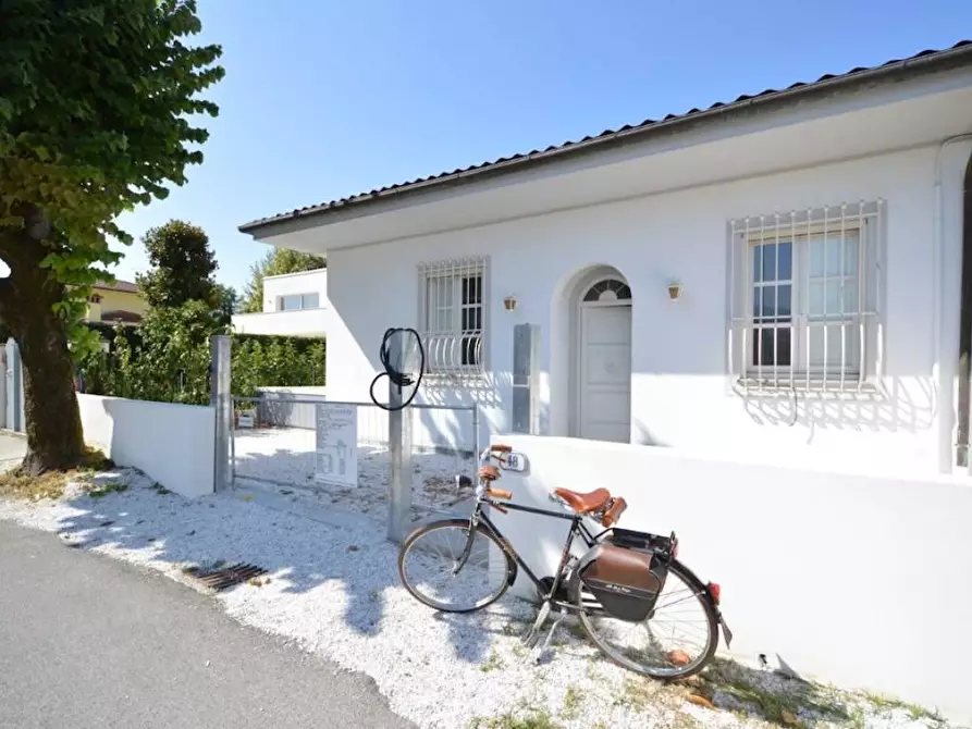 Immagine 19 di Villa in vendita  a Forte Dei Marmi