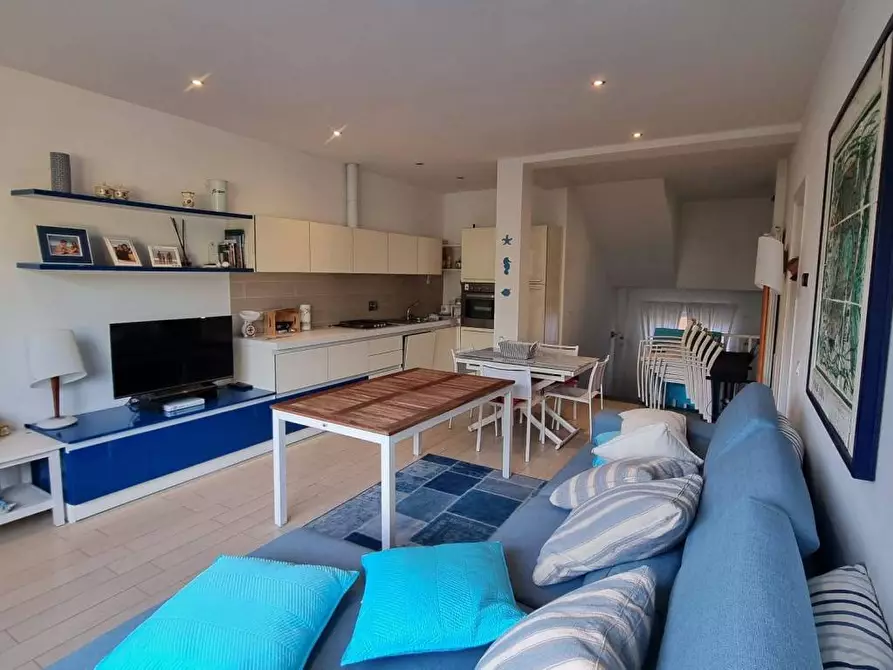 Immagine 7 di Appartamento in vendita  a Montignoso