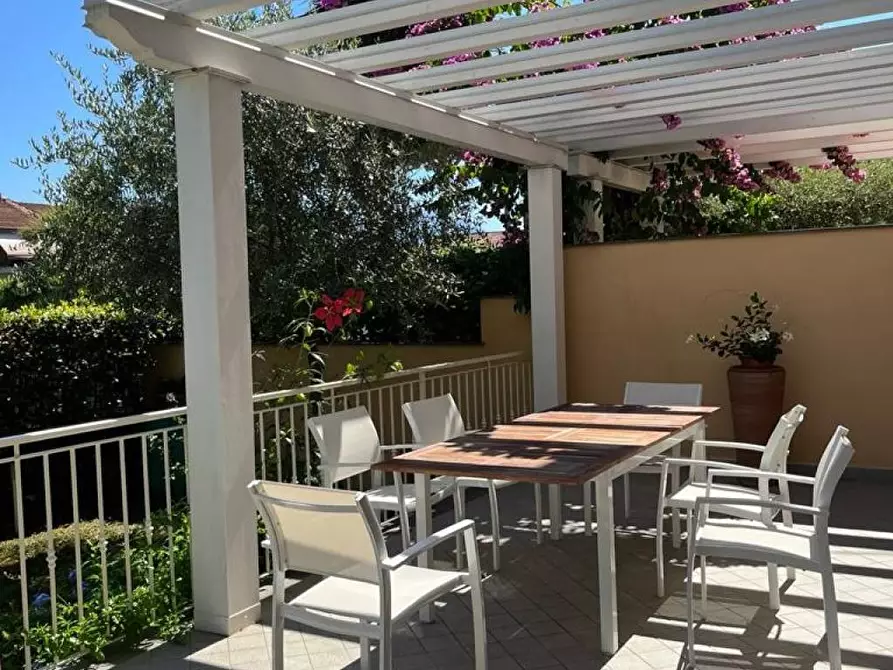 Immagine 4 di Appartamento in vendita  a Montignoso