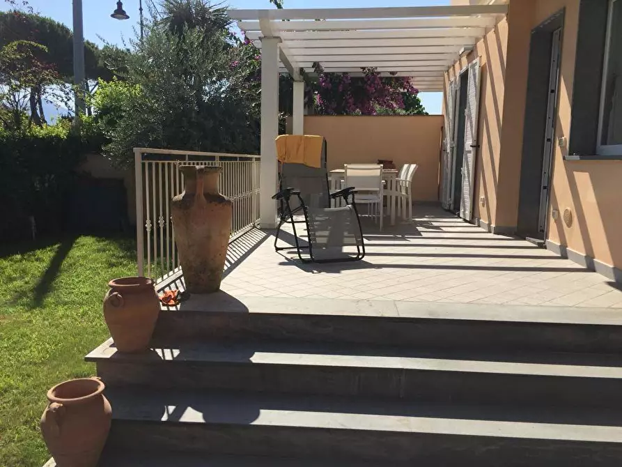 Immagine 5 di Appartamento in vendita  a Montignoso