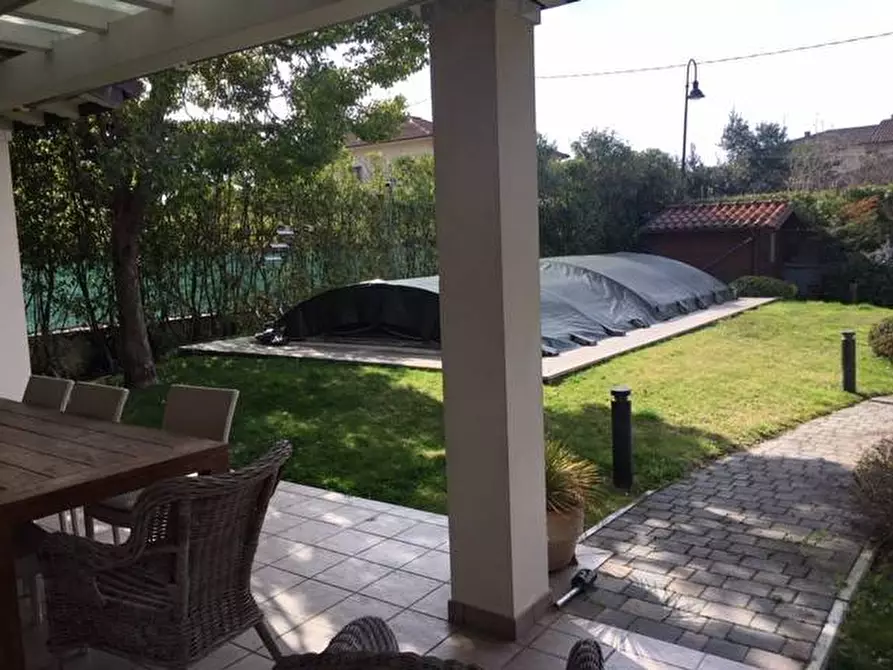 Immagine 5 di Casa bifamiliare in vendita  a Montignoso