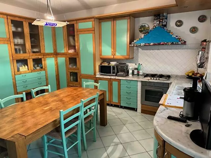 Immagine 9 di Villa in vendita  a Massa