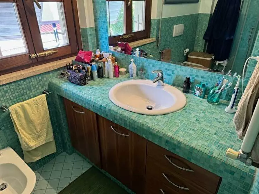 Immagine 34 di Villa in vendita  a Massa